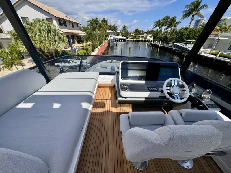 Slide: The Image of Azimut FLY 68 2025 - 55