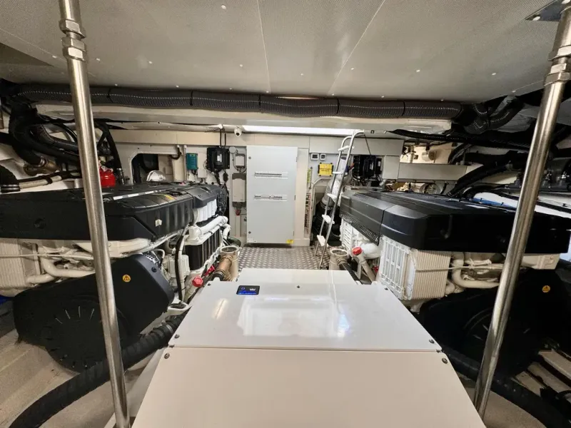 Slide: The Image of Azimut FLY 68 2025 - 58