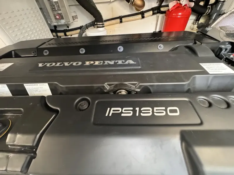 Slide: The Image of Azimut FLY 68 2025 - 59