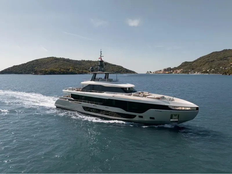 Slide: The Image of Azimut GRANDE 36M 2026 - 3