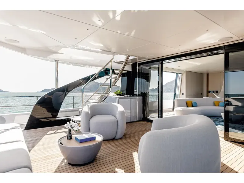 Slide: The Image of Azimut GRANDE 36M 2026 - 42