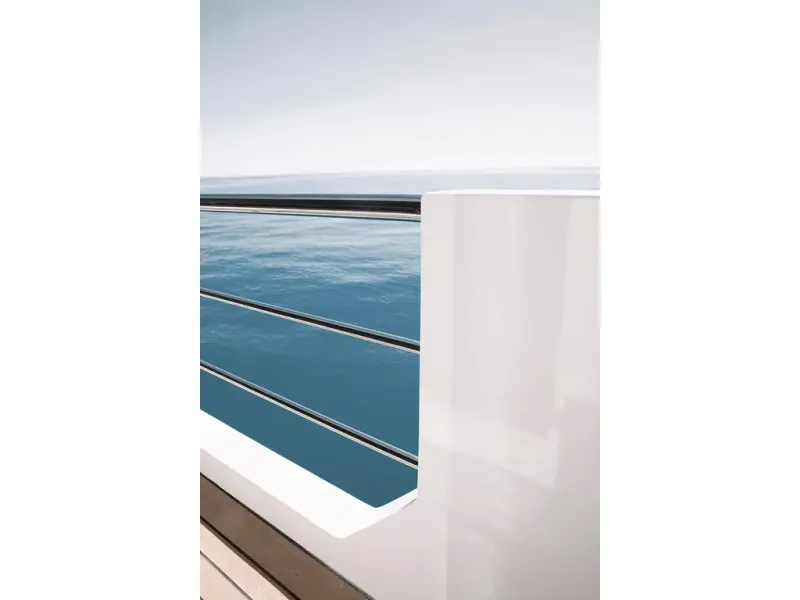 Slide: The Image of Azimut GRANDE 32M 2026 - 10