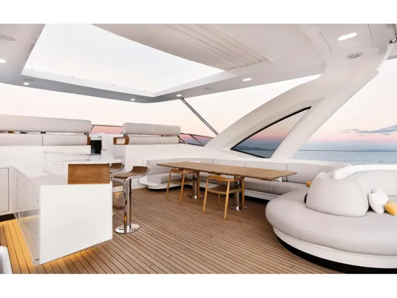 Slide: The Image of Azimut GRANDE 32M 2026 - 11