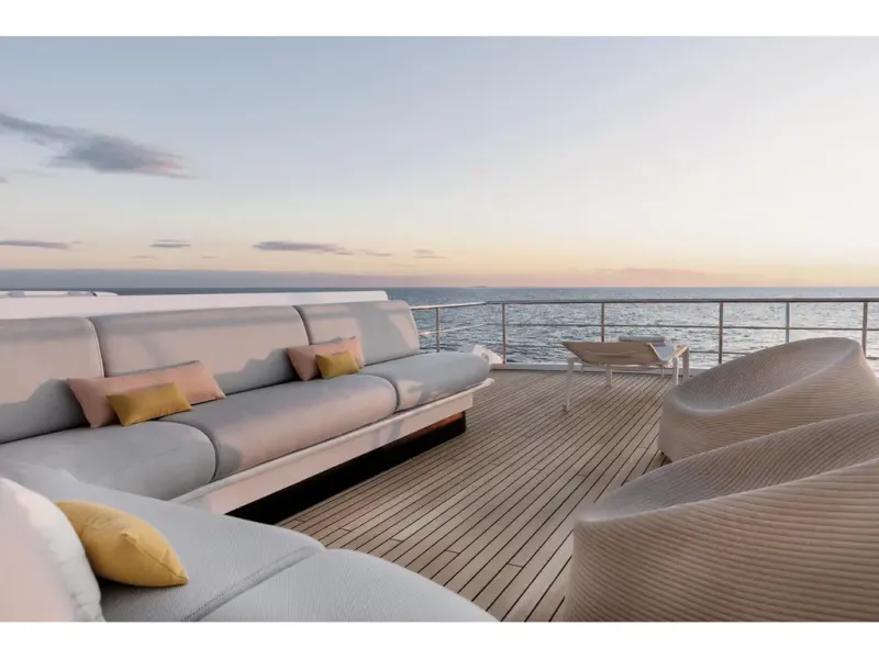 Slide: The Image of Azimut GRANDE 32M 2026 - 13