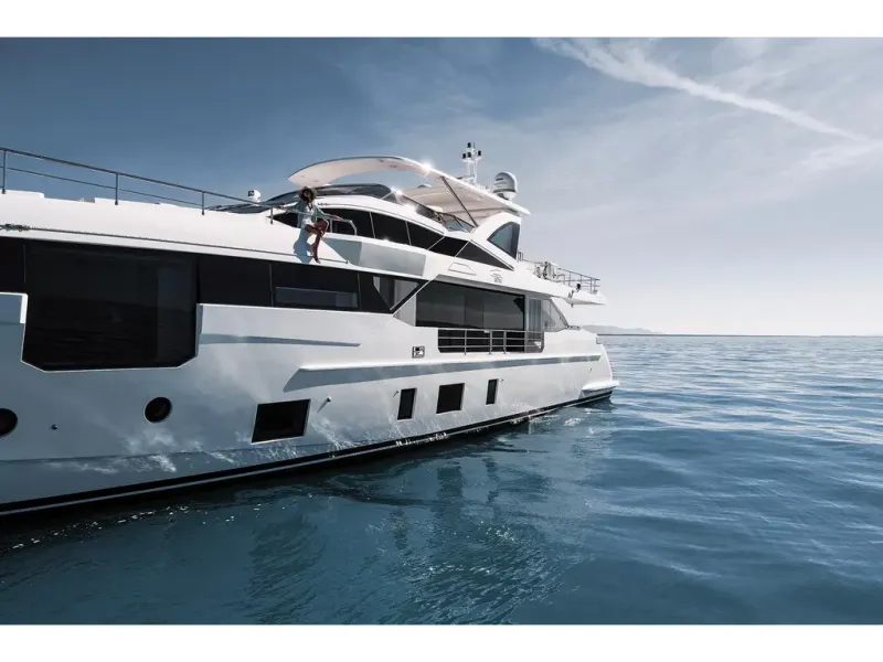 Slide: The Image of Azimut GRANDE 32M 2026 - 2
