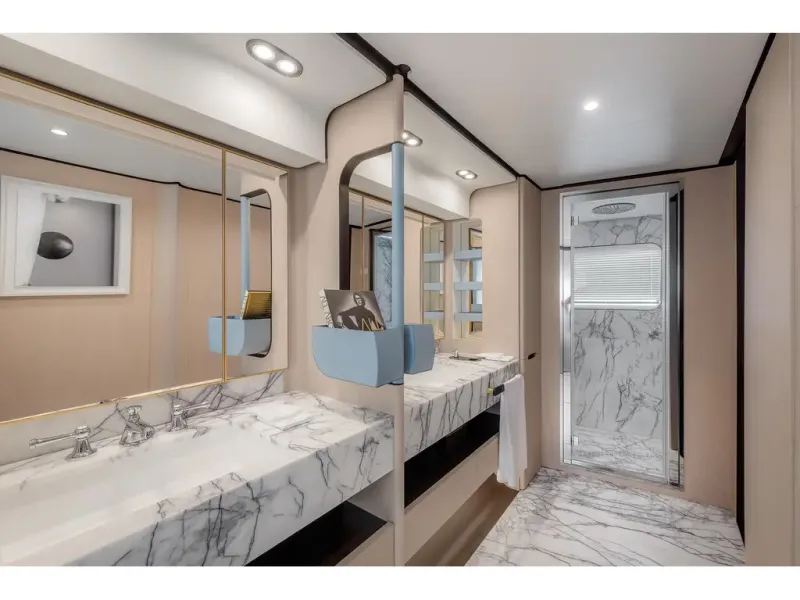 Slide: The Image of Azimut GRANDE 32M 2026 - 20