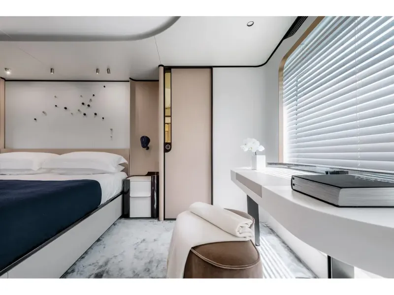 Slide: The Image of Azimut GRANDE 32M 2026 - 22