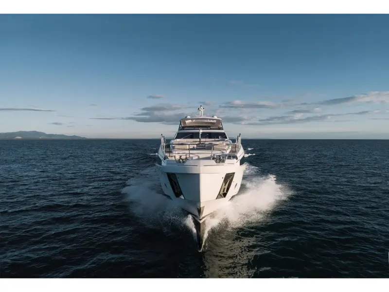 Slide: The Image of Azimut GRANDE 32M 2026 - 3