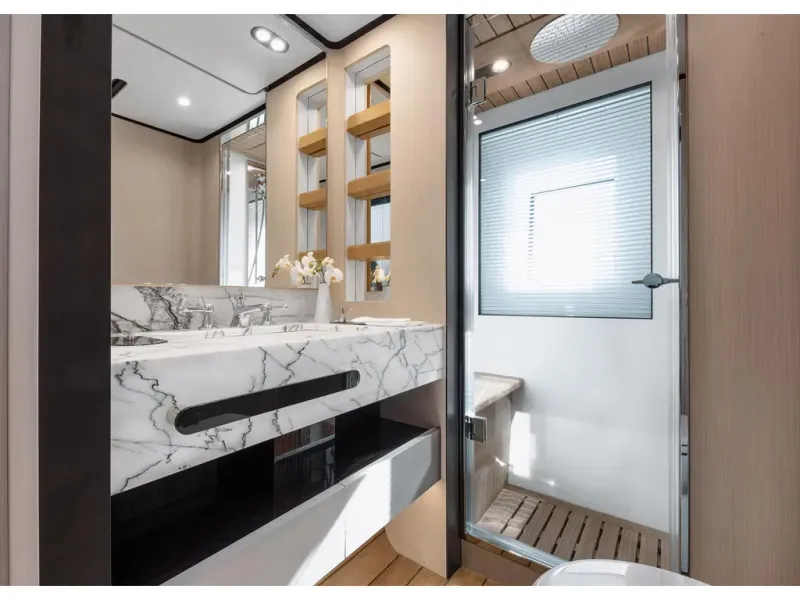 Slide: The Image of Azimut GRANDE 32M 2026 - 30