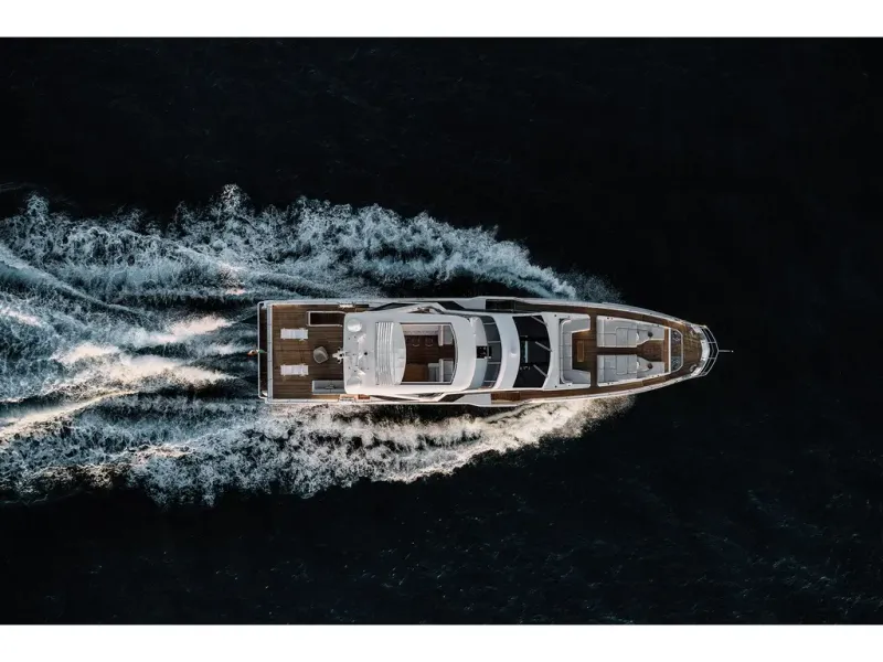 Slide: The Image of Azimut GRANDE 32M 2026 - 5