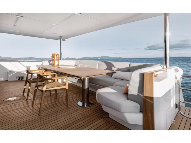 Slide: The Image of Azimut GRANDE 32M 2026 - 7