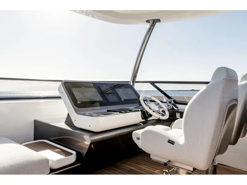 Slide: The Image of Azimut GRANDE 26M 2026 - 25