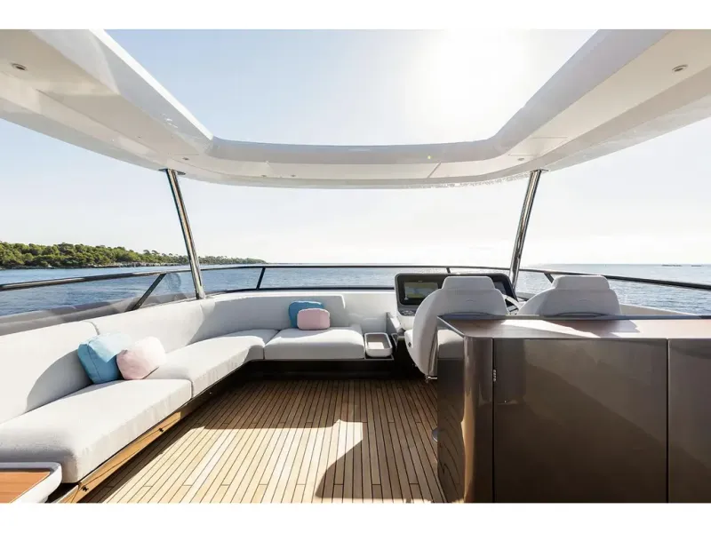 Slide: The Image of Azimut GRANDE 26M 2026 - 33