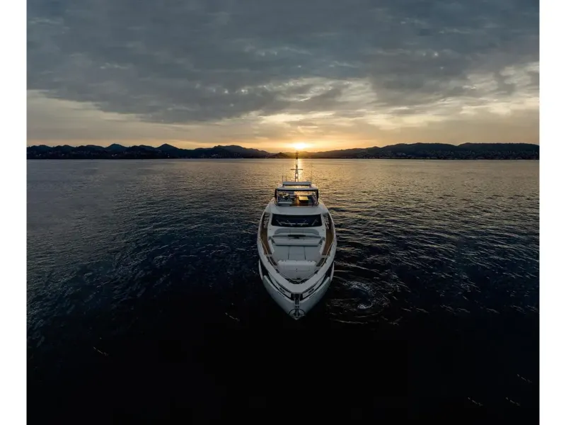 Slide: The Image of Azimut GRANDE 26M 2026 - 5