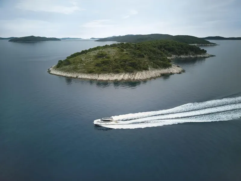 Slide: The Image of Azimut SEADECK 6 2026 - 18