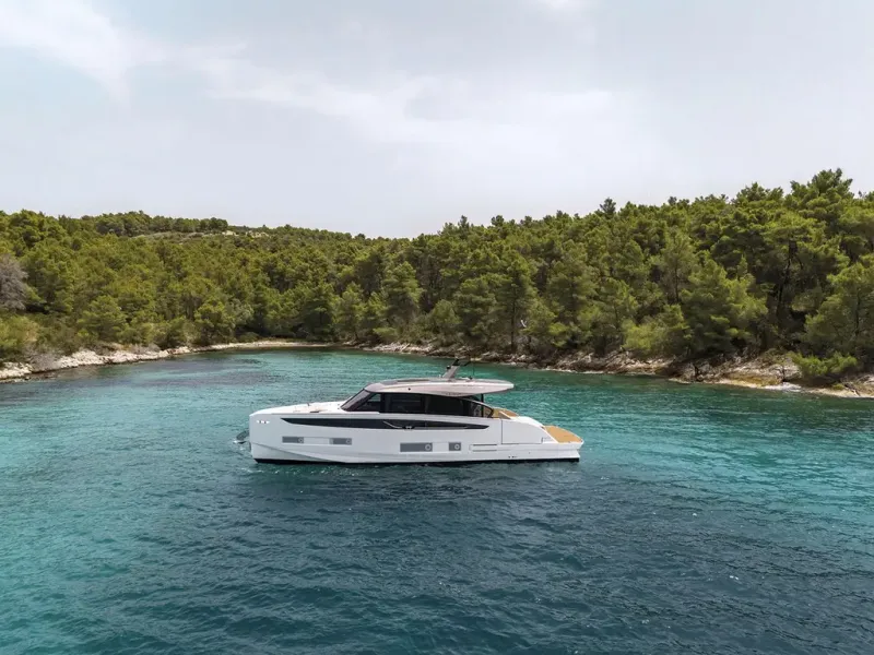 Slide: The Image of Azimut SEADECK 6 2026 - 3