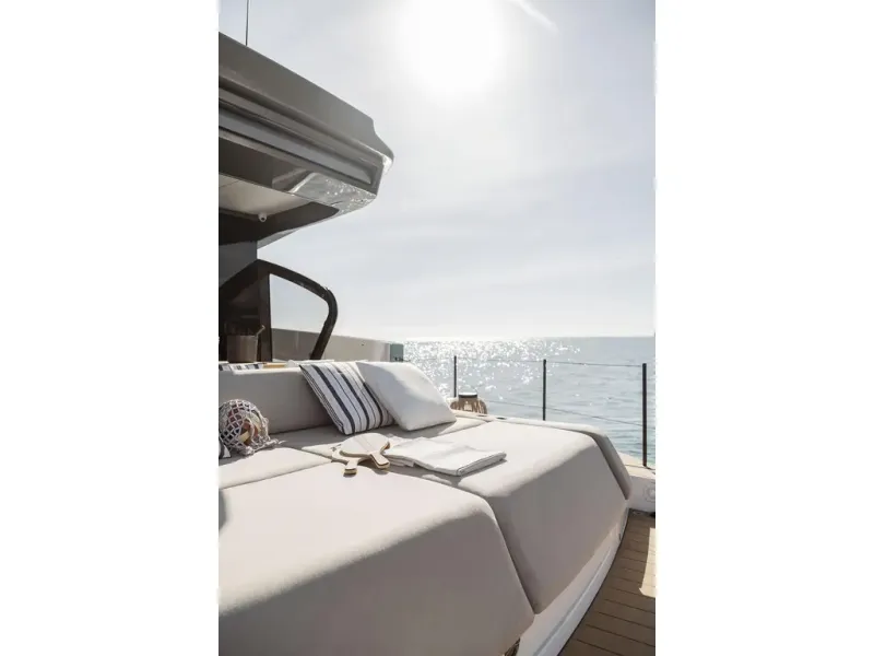 Slide: The Image of Azimut SEADECK 6 2026 - 7