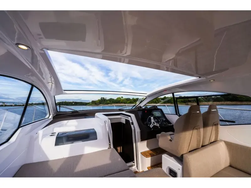 Slide: The Image of Azimut ATLANTIS 45 2025 - 13