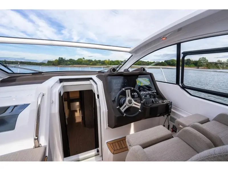 Slide: The Image of Azimut ATLANTIS 45 2025 - 14