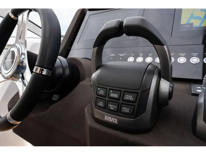 Slide: The Image of Azimut ATLANTIS 45 2025 - 15