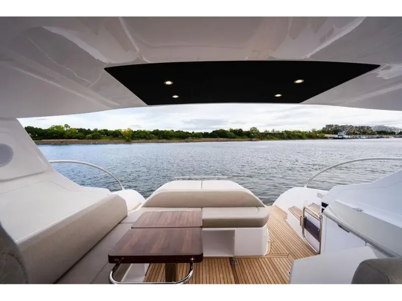 Slide: The Image of Azimut ATLANTIS 45 2025 - 17