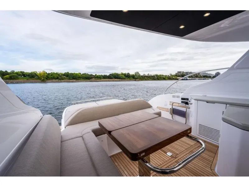 Slide: The Image of Azimut ATLANTIS 45 2025 - 18