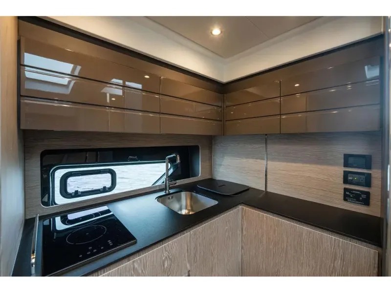 Slide: The Image of Azimut ATLANTIS 45 2025 - 21