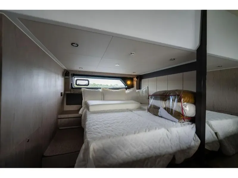 Slide: The Image of Azimut ATLANTIS 45 2025 - 24