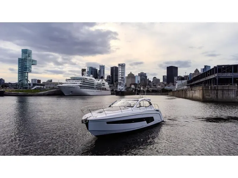 Slide: The Image of Azimut ATLANTIS 45 2025 - 3