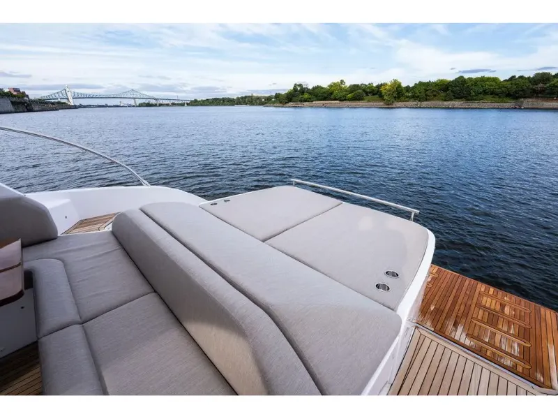 Slide: The Image of Azimut ATLANTIS 45 2025 - 7