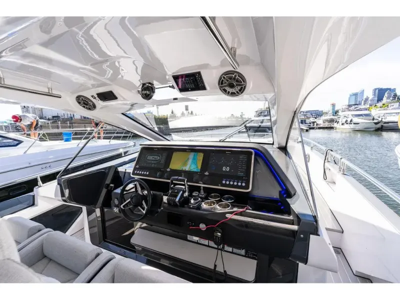 Slide: The Image of Azimut VERVE 47 2023 - 14