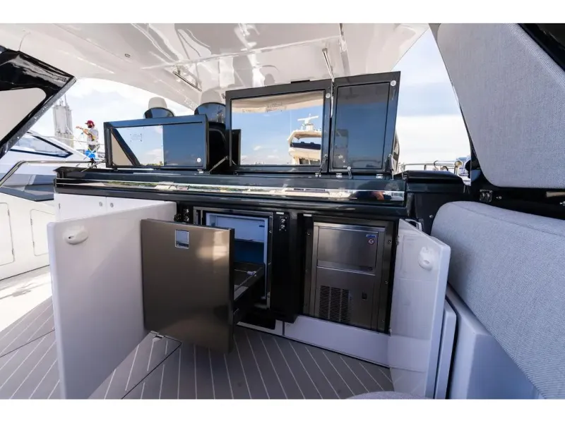 Slide: The Image of Azimut VERVE 47 2023 - 23