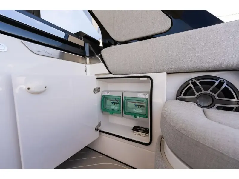 Slide: The Image of Azimut VERVE 47 2023 - 24