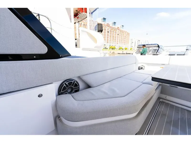 Slide: The Image of Azimut VERVE 47 2023 - 25