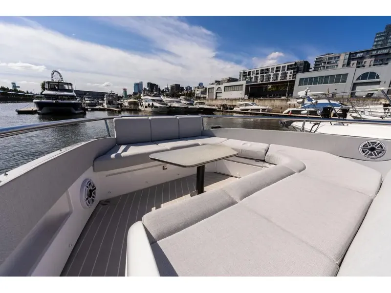 Slide: The Image of Azimut VERVE 47 2023 - 30