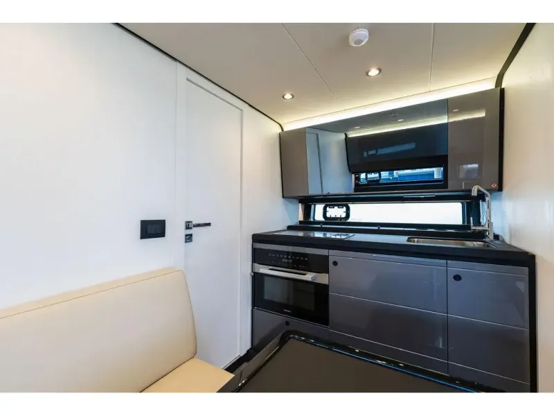 Slide: The Image of Azimut VERVE 47 2023 - 32