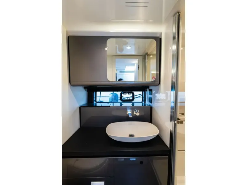 Slide: The Image of Azimut VERVE 47 2023 - 34