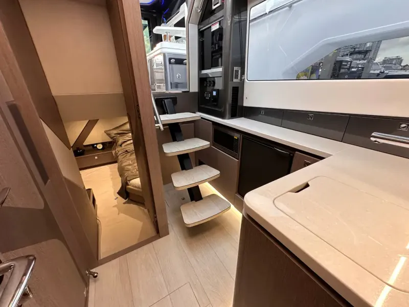 Slide: The Image of Galeon 435 GTO 2026 - 32
