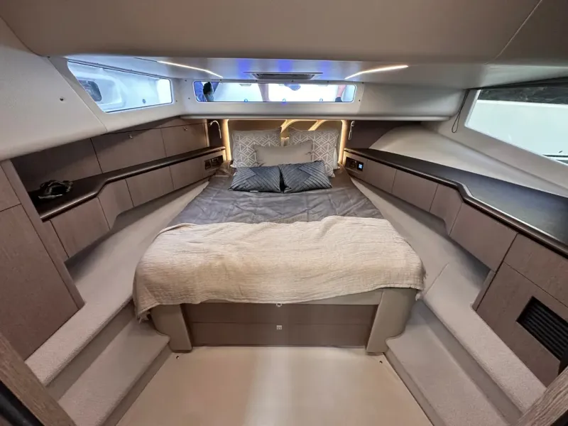Slide: The Image of Galeon 435 GTO 2026 - 33