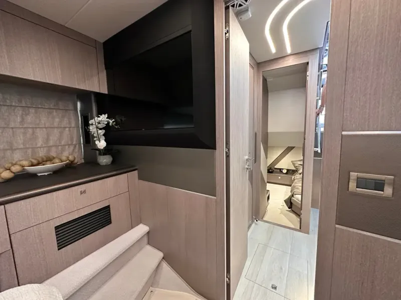 Slide: The Image of Galeon 435 GTO 2026 - 34