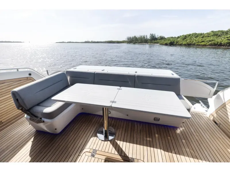 Slide: The Image of Galeon 450 HTC 2026 - 10