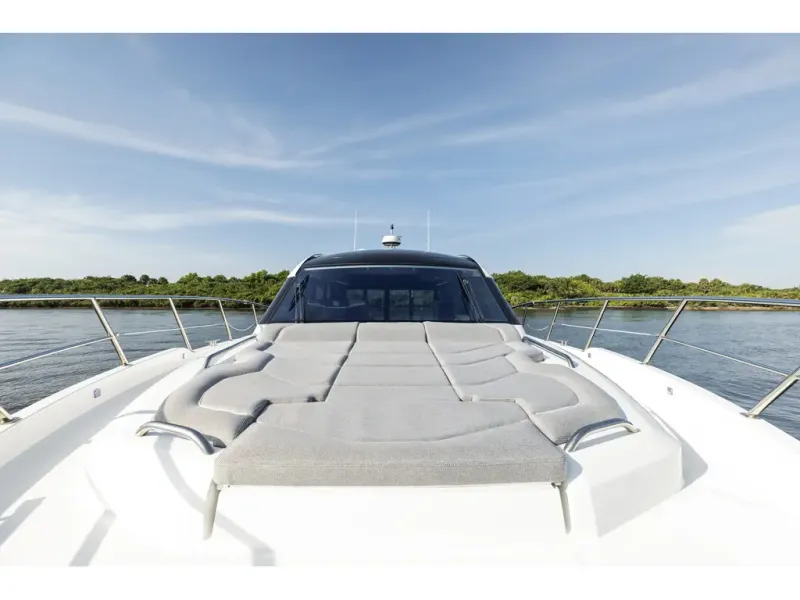 Slide: The Image of Galeon 450 HTC 2026 - 12