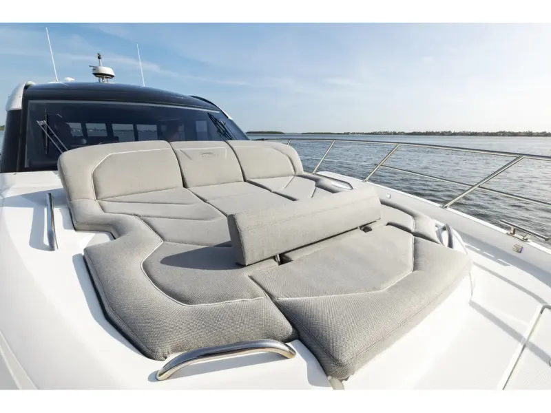 Slide: The Image of Galeon 450 HTC 2026 - 14