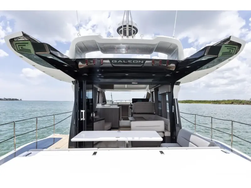 Slide: The Image of Galeon 450 HTC 2026 - 15