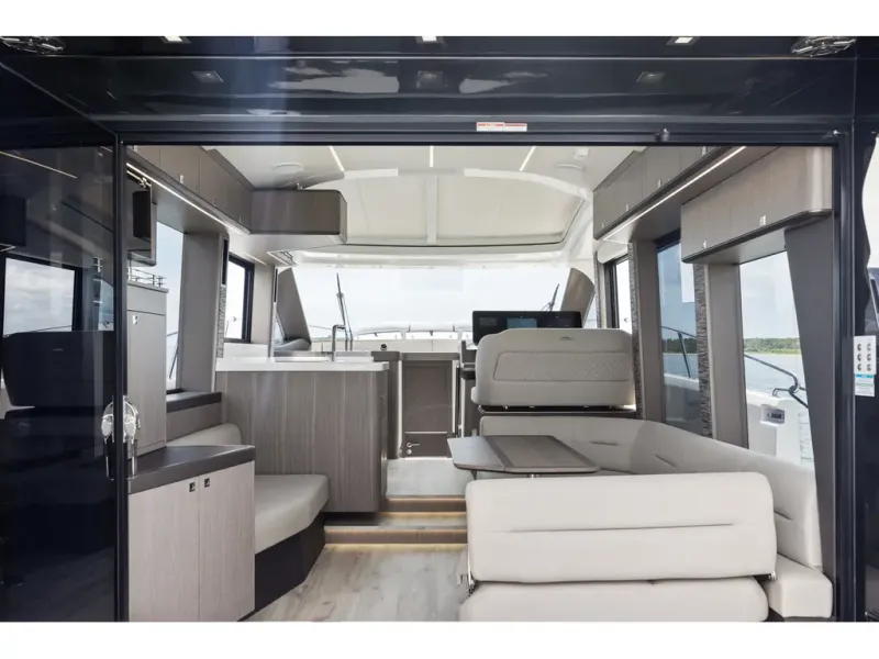 Slide: The Image of Galeon 450 HTC 2026 - 16