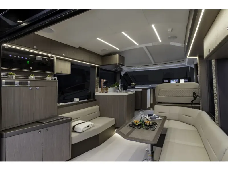 Slide: The Image of Galeon 450 HTC 2026 - 17