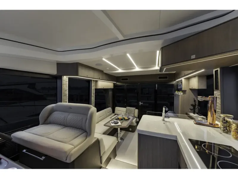 Slide: The Image of Galeon 450 HTC 2026 - 19