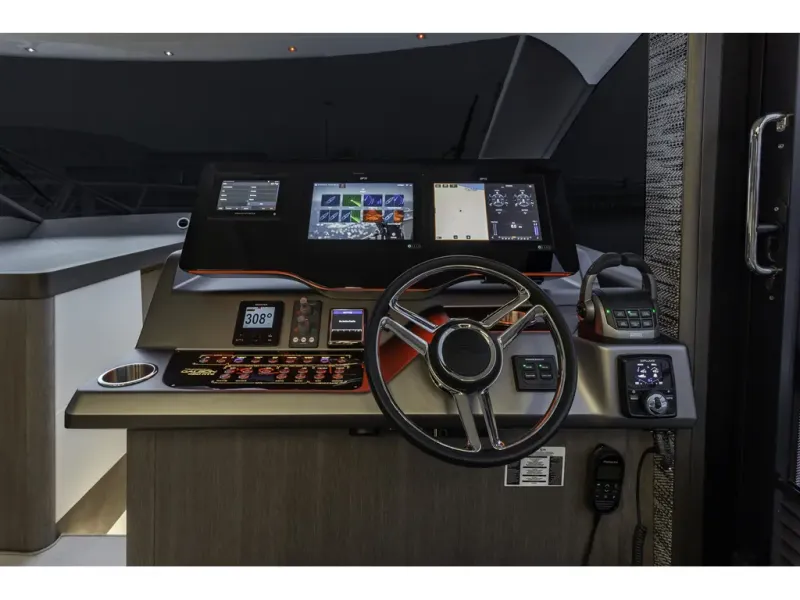 Slide: The Image of Galeon 450 HTC 2026 - 21