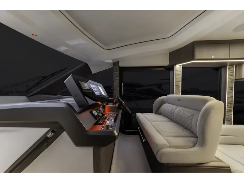 Slide: The Image of Galeon 450 HTC 2026 - 24