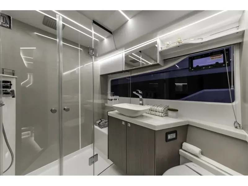 Slide: The Image of Galeon 450 HTC 2026 - 26